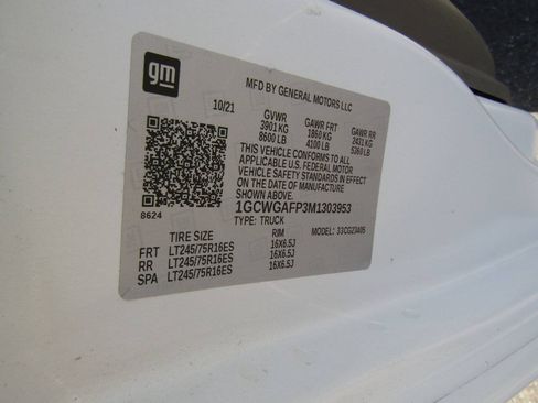 Used 2021 Chevrolet Express 2500 w/ Driver Convenience Package RWD image 12