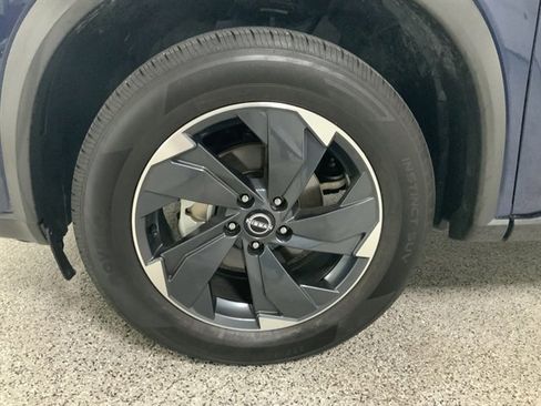 Used 2024 Nissan Rogue SV image 9