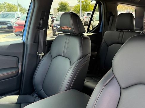 Used 2025 Honda Pilot TrailSport image 12
