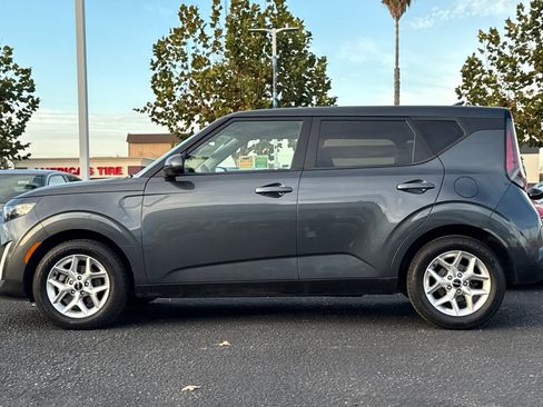 Used 2023 Kia Soul LX w/ Option Group 015 image 2