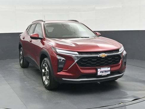 Used 2025 Chevrolet Trax LT FWD image 10