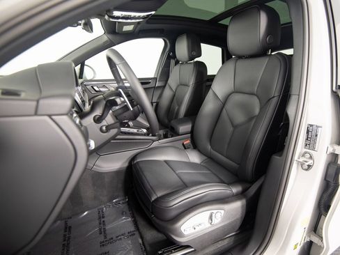 New 2026 Porsche Macan S image 5