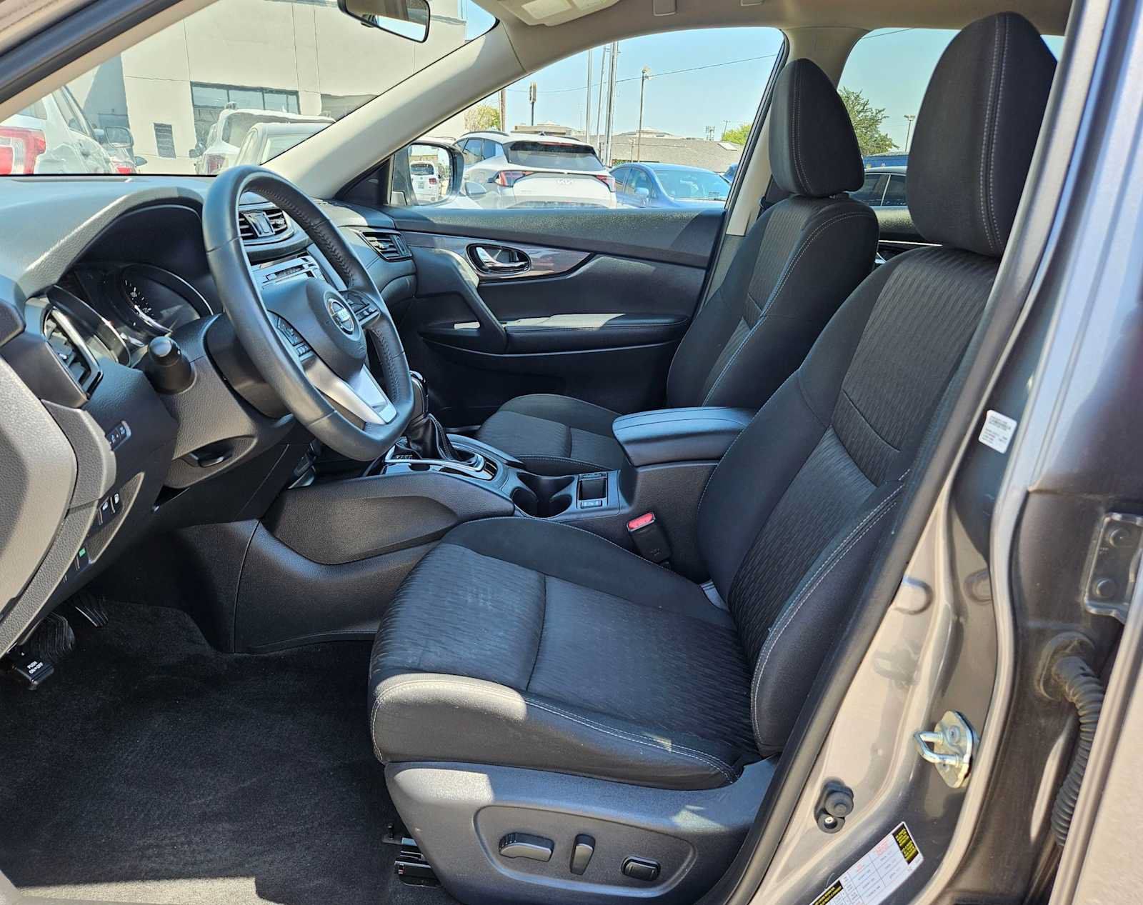 Used 2018 Nissan Rogue SV FWD image 16