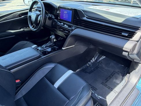 Used 2025 Toyota Camry SE w/ Convenience Package FWD image 9