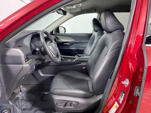 Certified 2024 Toyota Grand Highlander Limited image 12
