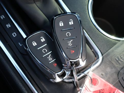 Used 2023 Chevrolet Traverse LT image 28