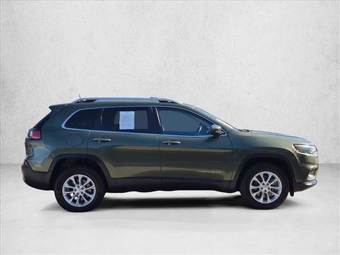 Used 2019 Jeep Cherokee Latitude w/ Cold Weather Group AWD/4WD image 4