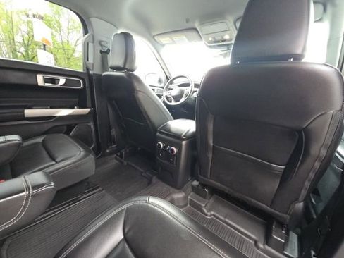 Used 2022 Ford Explorer XLT w/ Equipment Group 202A image 17