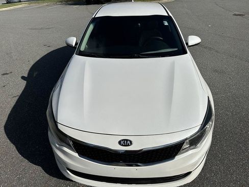 Used 2017 Kia Optima LX w/ Option Group 014 FWD image 9