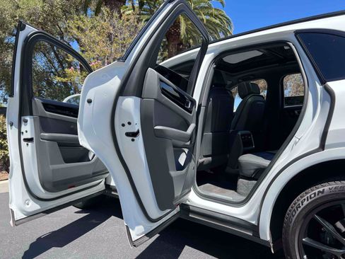Used 2019 Porsche Cayenne AWD/4WD image 23