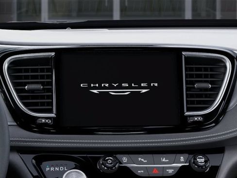 New 2027 Chrysler Pacifica Limited AWD/4WD image 18