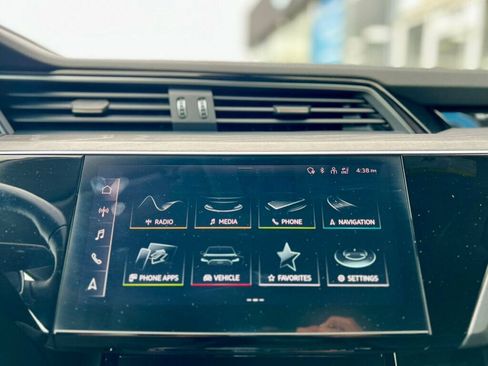 Used 2024 Audi Q8 e-tron Premium AWD/4WD image 22
