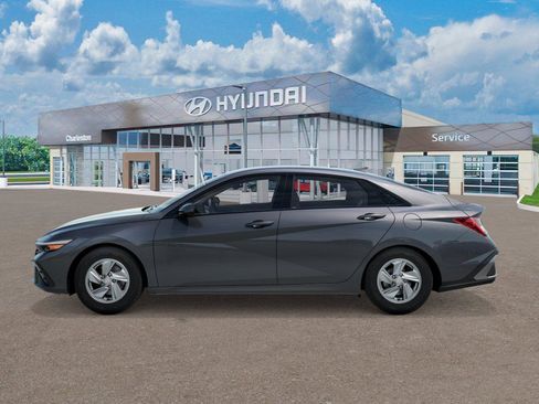 New 2026 Hyundai Elantra SE FWD image 3