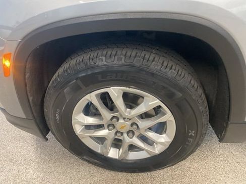 Used 2023 Chevrolet Traverse LS FWD image 9
