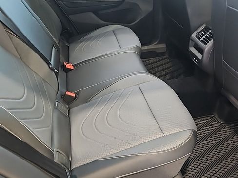 New 2026 Volkswagen Tiguan SE R-Line image 17