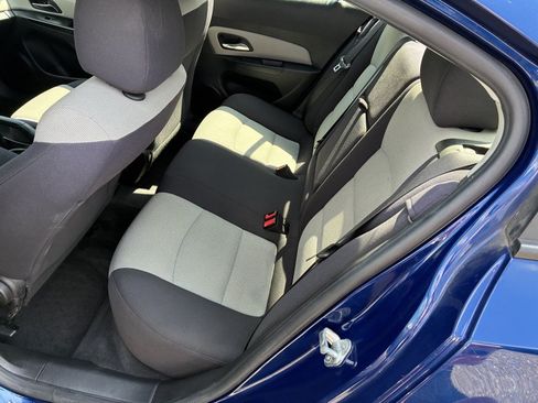 Used 2013 Chevrolet Cruze LS FWD image 13