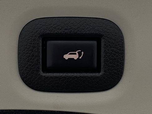 Used 2019 Nissan Rogue SV w/ Premium Package AWD/4WD image 7