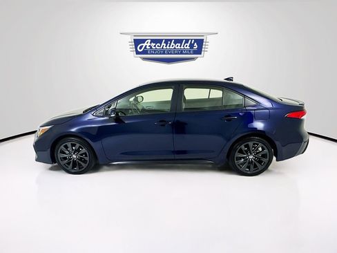 Used 2025 Toyota Corolla SE w/ Convenience Package image 5