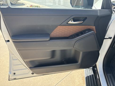 Certified 2025 Lexus GX 550 w/ Cold Area Package AWD/4WD image 14
