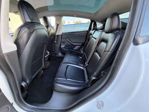 Used 2021 Tesla Model Y Long Range image 22