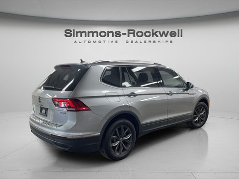 Used 2023 Volkswagen Tiguan SE w/ Panoramic Sunroof Package AWD/4WD image 5
