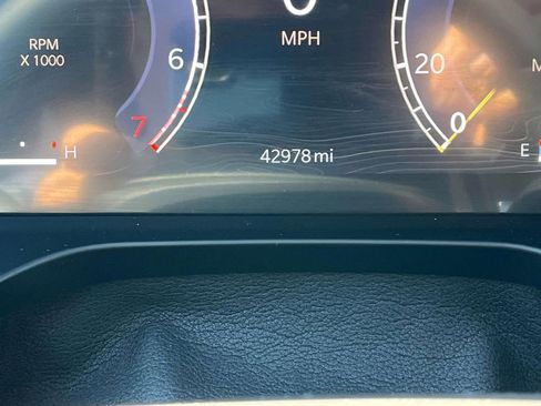 Used 2024 Jeep Grand Cherokee L Limited w/ Luxury Tech Group II image 43