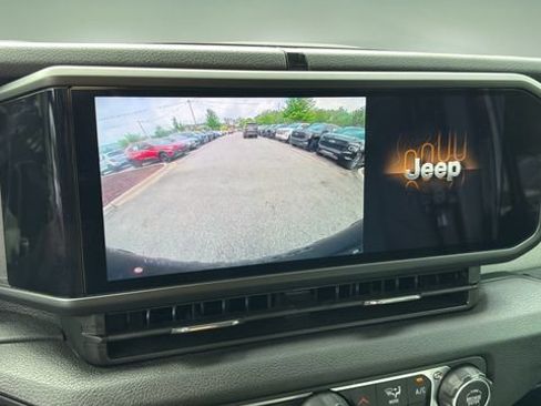 Used 2024 Jeep Wrangler Unlimited Sport AWD/4WD image 26
