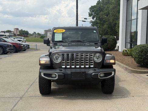 Used 2019 Jeep Wrangler Unlimited Sahara AWD/4WD image 15