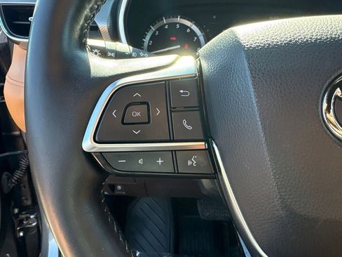 Used 2021 Toyota Highlander Platinum AWD/4WD image 19