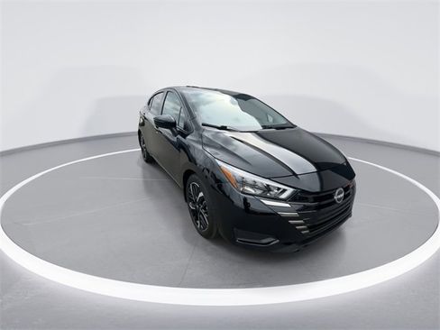 Used 2025 Nissan Versa SR w/ Trunk Package image 2