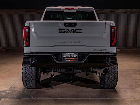 Used 2025 GMC Sierra 2500 AT4X AWD/4WD image 8