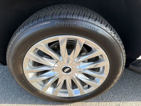 Used 2023 Cadillac Escalade Premium Luxury image 17