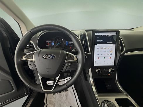 Used 2024 Ford Edge Titanium image 35