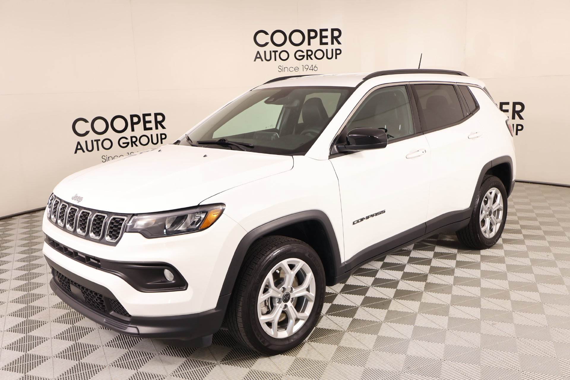 Used 2025 Jeep Compass Latitude AWD/4WD image 9
