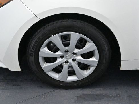 Used 2021 Toyota Corolla LE image 29