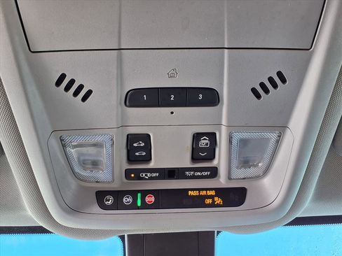 Used 2022 GMC Terrain SLT w/ Infotainment Package II image 15