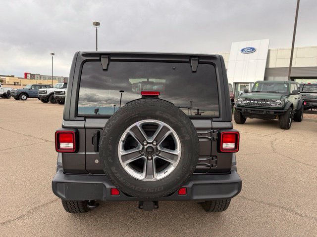 Used 2018 Jeep Wrangler Unlimited Sahara AWD/4WD image 7