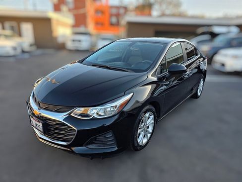 Used 2019 Chevrolet Cruze LS w/ LS Convenience Package FWD image 2