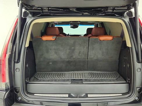 Used 2015 Cadillac Escalade Premium image 7