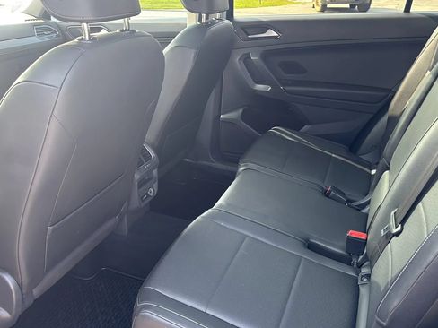 Used 2018 Volkswagen Tiguan SE w/ Panoramic Sunroof Package AWD/4WD image 29