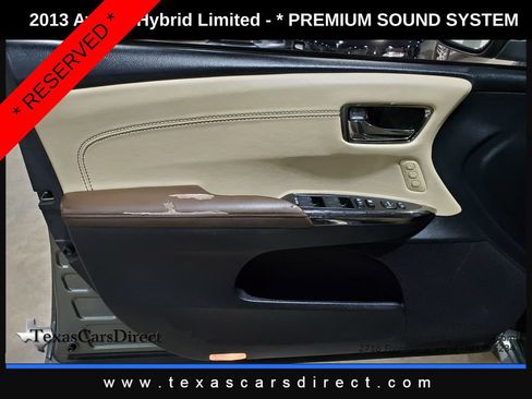 Used 2013 Toyota Avalon Limited w/ Technology Pkg FWD image 8