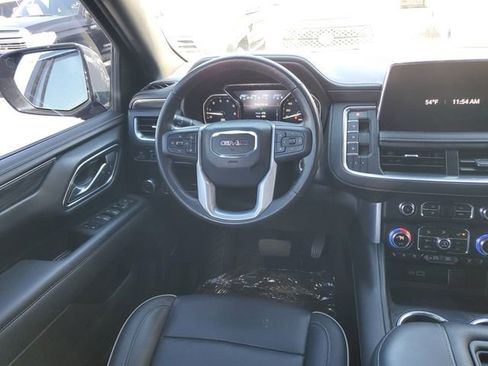 Used 2021 GMC Yukon XL SLT w/ SLT Premium Package image 12