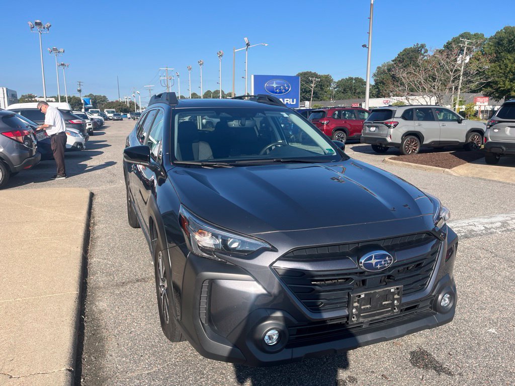 Used 2024 Subaru Outback Premium AWD/4WD image 2