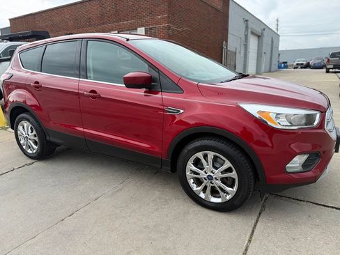 Used 2017 Ford Escape SE w/ SE Cold Weather Package AWD/4WD image 4