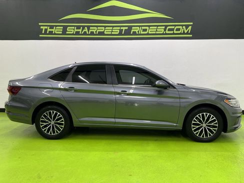 Used 2019 Volkswagen Jetta SE w/ Cold Weather Package image 11