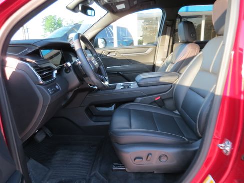 Used 2024 GMC Acadia Elevation image 16