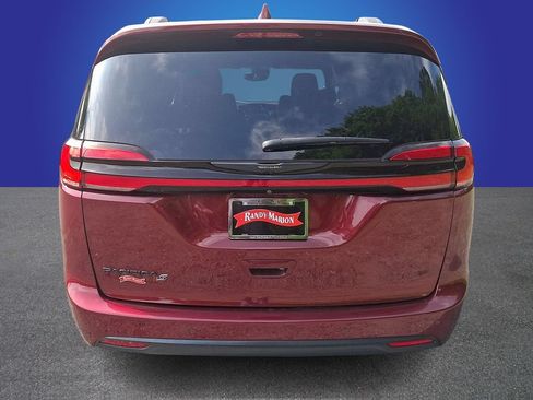 Used 2021 Chrysler Pacifica Touring-L w/ Uconnect Theater Family Group FWD image 5