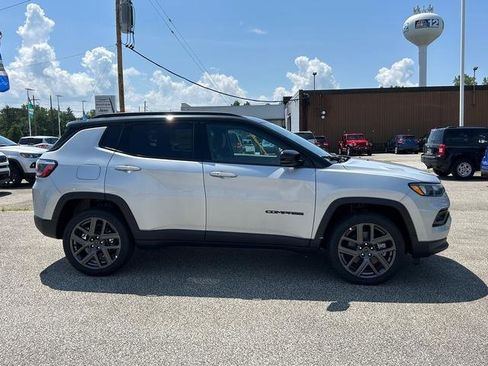 New 2025 Jeep Compass Limited w/ Sun and Sound Group image 2