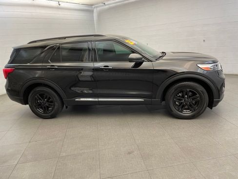 Used 2023 Ford Explorer XLT RWD image 4