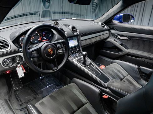 Used 2021 Porsche 718 Cayman GT4 RWD image 3